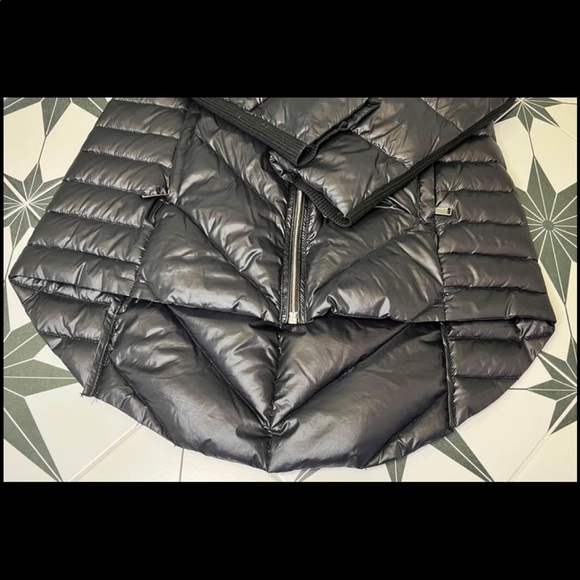 BCBG packable lightweight down puffer - Picture 8 of 8